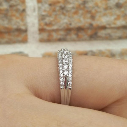 Anillo de Compromiso con Piedra de Zircon