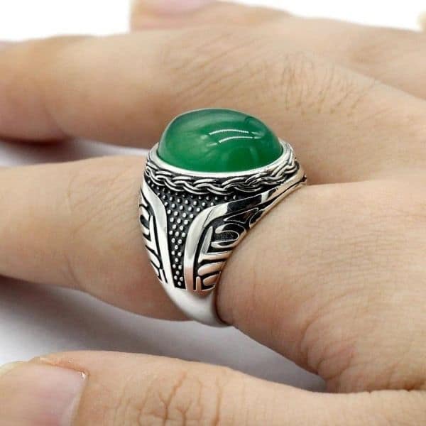 Anillo de Hombre con Piedra Verde