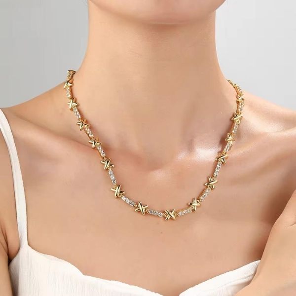 Collar de Acero para Mujer